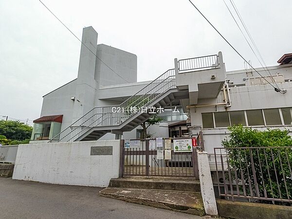 菊名保育園まで318m、菊名駅より徒歩15分。同じ建物にある老人センターや地域の方々に温かく見守っていただき、のびのびと過ごしています。