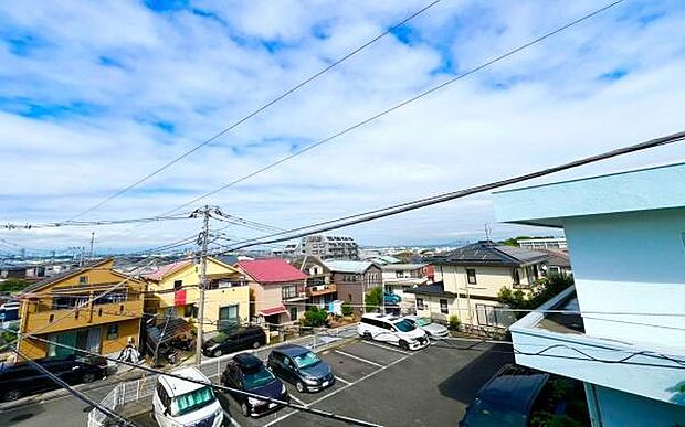 《眺望》　■目の前には気持ちの良い青空が広がります。