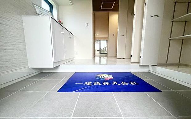 《玄関》　■我が家の顔である玄関。帰るのが楽しみになりますね。