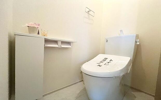 《トイレ》　清潔感のある落ち着いたトイレ。