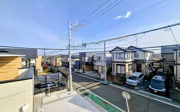 《眺望》 ■目の前には気持ちの良い青空が広がります。開放的で開けた空間が望めます。