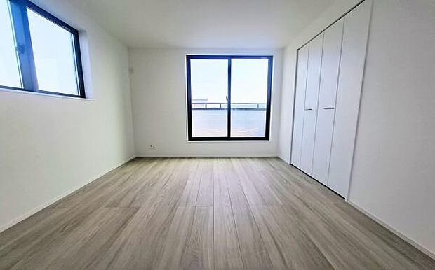 《子供部屋》　■机とべットを入れても十分な広さ。。お子様の勉強部屋に。