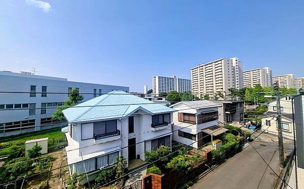 《眺望》 ■目の前には気持ちの良い青空が広がります。開放的で開けた空間が望めます。