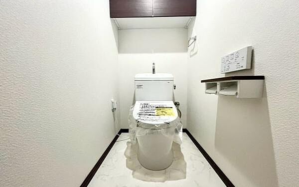 《トイレ》　■トイレは明るい空間で清潔感があります。