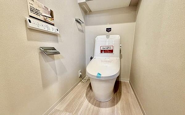 《トイレ》　■トイレは明るい空間で清潔感があります。