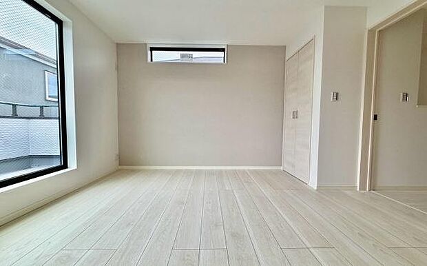 《子供部屋》 ■机とべットを入れても十分な広さ。。お子様の勉強部屋に。