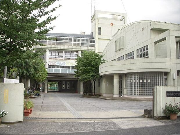 横浜市立荏田西小学校まで674m
