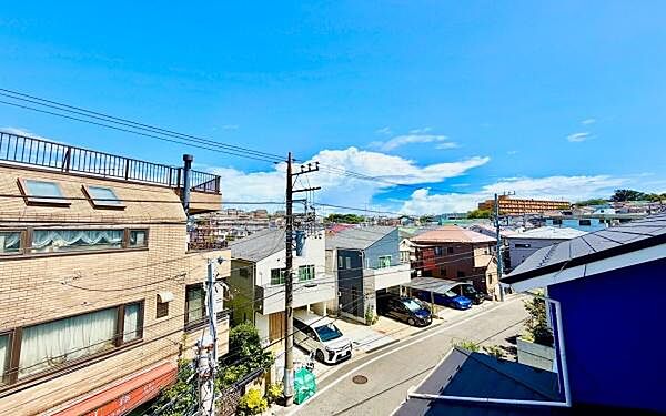 《眺望》　■目の前には気持ちの良い青空が広がります。開放的で開けた空間が望めます。