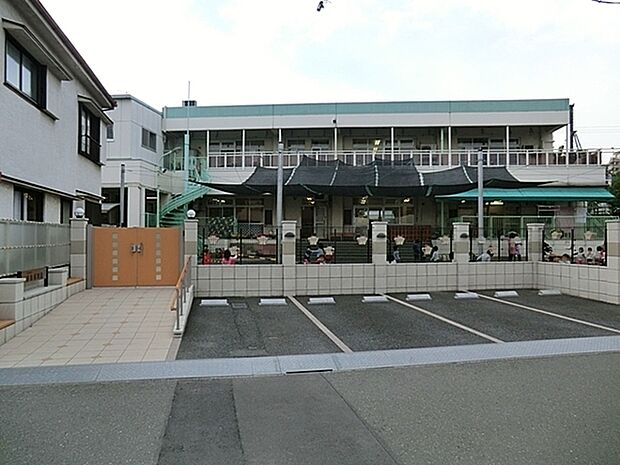 浦島保育園まで801m、室内では年中はだしで過ごし、健康な体をつくります。ヨコミネ式保育: 読み、書き、算、音楽、体操を行います。