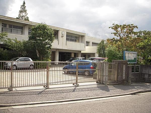 横浜市立市が尾中学校まで346m