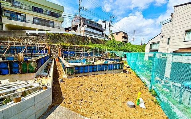 《現地》　青い空と白い雲、気分が晴れる場所がここにあります。