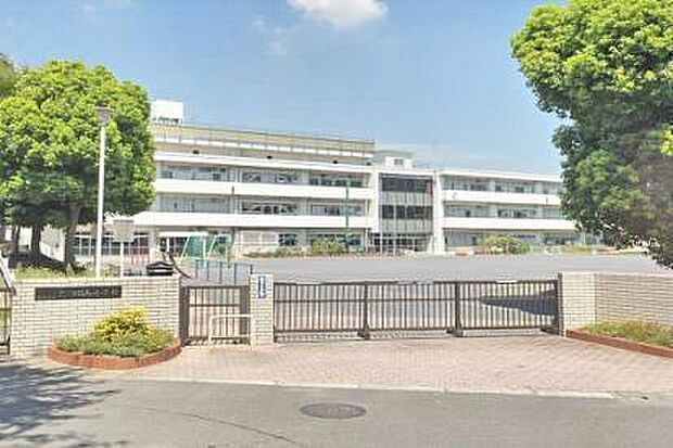 横浜市立六つ川西小学校まで492m
