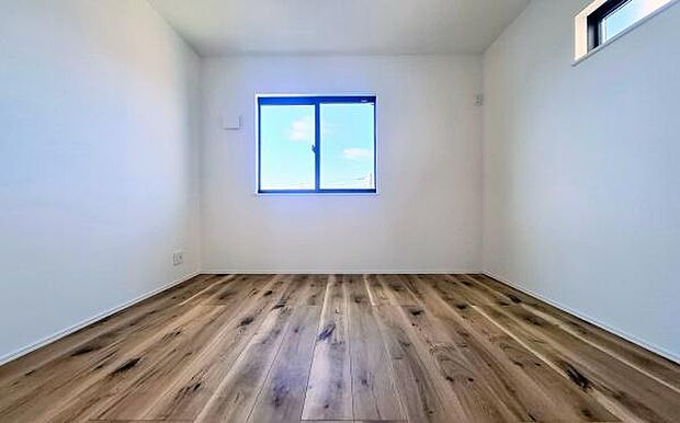 《洋室》　■机とべットを入れても十分な広さ。お子様の勉強部屋に。