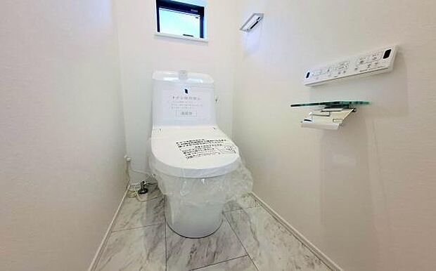 《トイレ》　■トイレは明るい空間で清潔感があります。