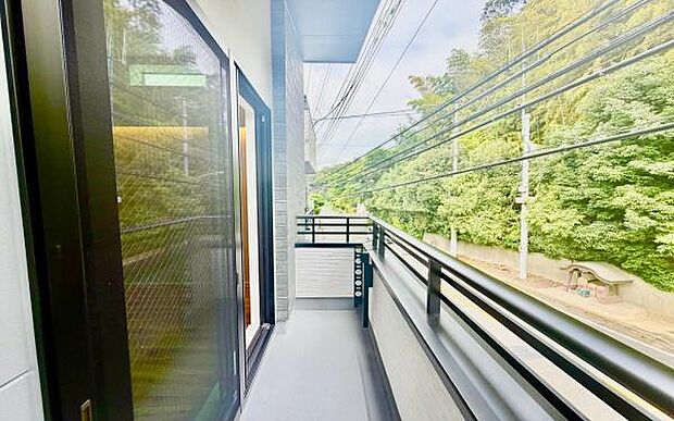 《バルコニー》 ■「青い空」と「白い雲」、「気分が晴れる場所」がここにあります。