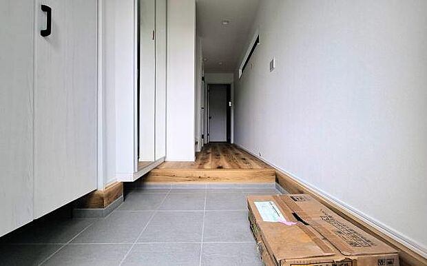 《玄関》 我が家の顔である玄関。帰るのが楽しみになりますね。