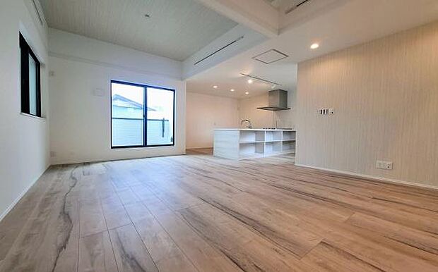 《リビングダイニング》 ■落ち着いた雰囲気で、大人の気品漂うLDK。