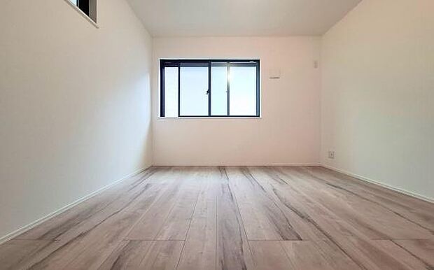 《寝室》 ■心地よい眠りへといざなうしっとりと落ち着いた雰囲気の寝室。