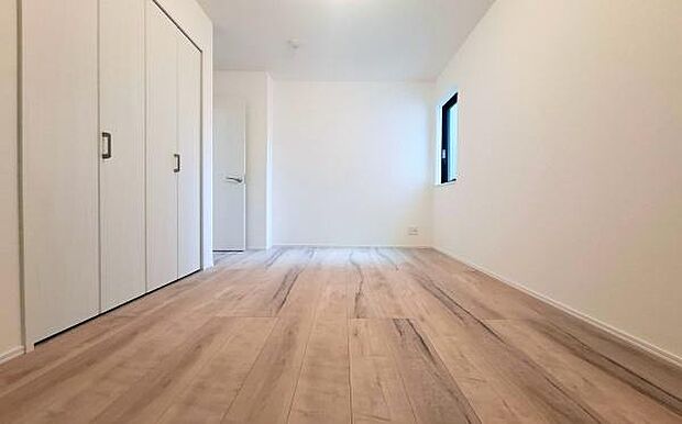 《洋室》 ■机とべットを入れても十分な広さ。お子様の勉強部屋に。