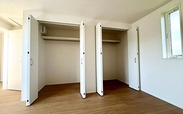 《収納》 ■室内をいつもすっきり保てる、収納力のあるクローゼット。