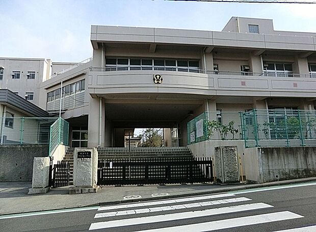 横浜市立さちが丘小学校まで376m