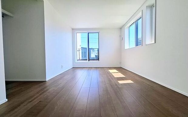 《寝室》 ■心地よい眠りへといざなうしっとりと落ち着いた雰囲気の寝室。