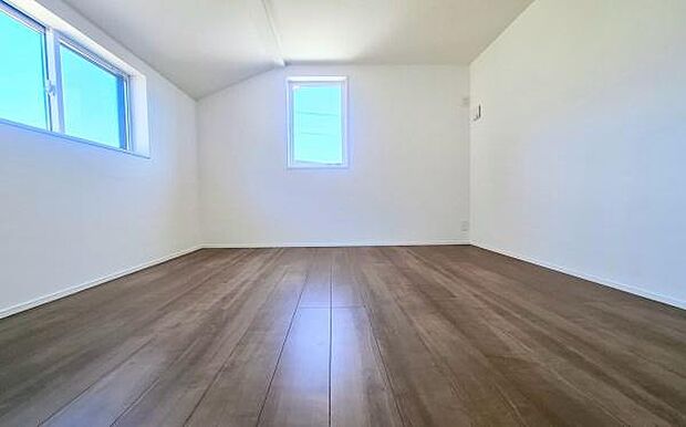 《洋室》 ■机とべットを入れても十分な広さ。お子様の勉強部屋に。