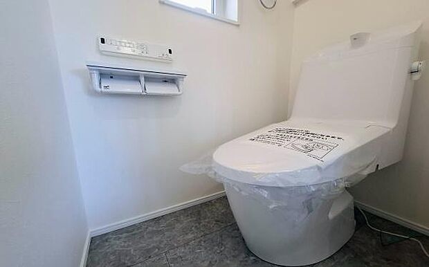 《トイレ》 ■トイレは明るい空間で清潔感があります。