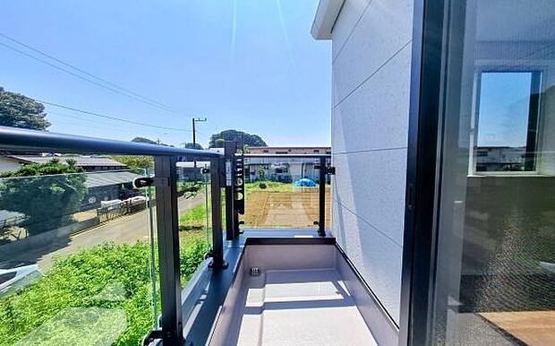 《バルコニー》 「青い空」と「白い雲」、「気分が晴れる場所」がここにあります。