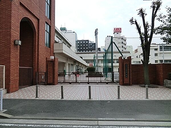 横浜市立横浜吉田中学校まで1028m