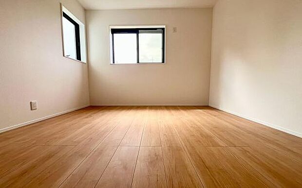 《洋室》　■机とべットを入れても十分な広さ。お子様の勉強部屋に。