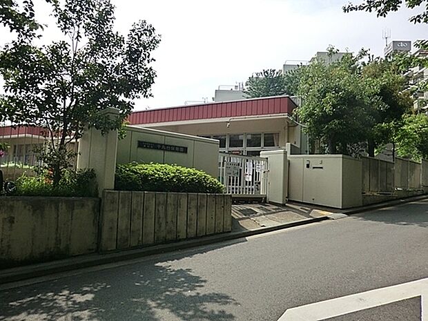 社会福祉法人長幼会千丸台保育園まで1266m、園庭有り　プール有り　自園給食　遊具や絵本が充実しています