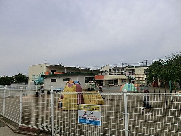 森が丘幼稚園まで584m、上大岡駅から徒歩約15分の閑静な住宅地の中にあり、近くには当園自慢の農園(モリモリファーム)があります。