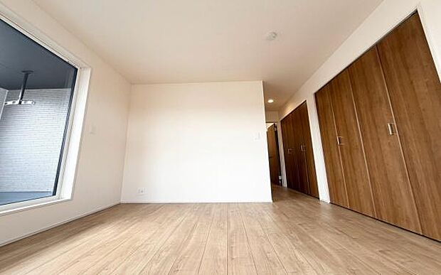 《子供部屋》 ■お子様の成長を優しく見守る、明るい子供部屋。遊んだり、学んだり、時には一人の時間を過ごしたりと健やかな毎日を育む大切な場所。未来への第一歩を育む、かけがえのない空間です。