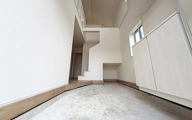 《玄関》 ■シューズボックス付きで玄関もスッキリ。