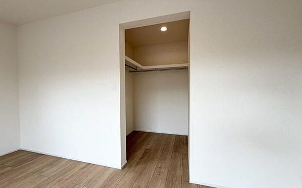 《ウォークインクローゼット》 ■大容量の収納をご用意。洋服やバックなどの収納にも重宝します。