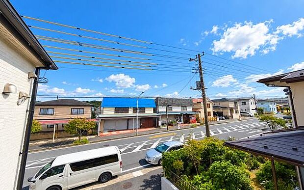 《眺望》 ■目の前には気持ちの良い青空が広がります。開放的で開けた空間が望めます。