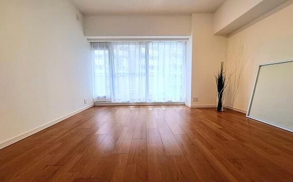 《洋室》　■机とべットを入れても十分な広さ。。お子様の勉強部屋に。グングンと成績ＵＰの予感が。