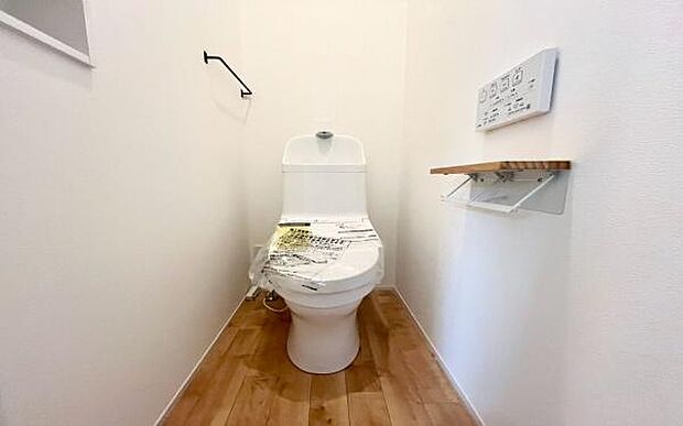 《トイレ》 清潔感のある落ち着いたトイレ。