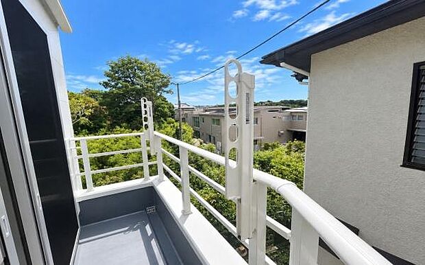 《バルコニー》 ■「青い空」と「白い雲」、「気分が晴れる場所」がここにあります。