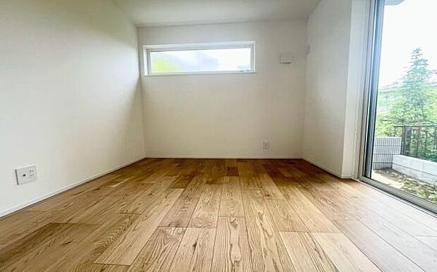 《洋室》 ■収納もしっかりとれていて、陽当たりも良く明るい居室。