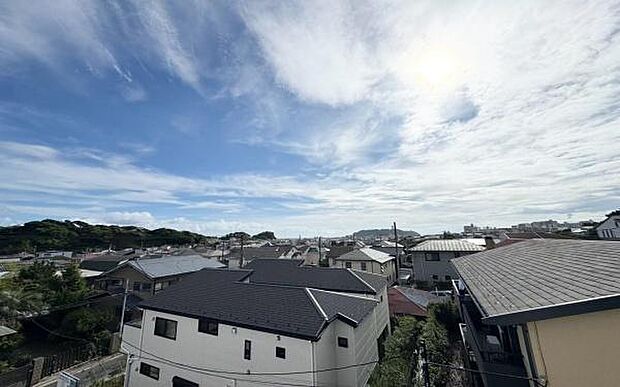 《眺望》 ■「空」×「光」×「風」。開放感を具現化したような現地は、まさに「永住の地」としての選択肢です。