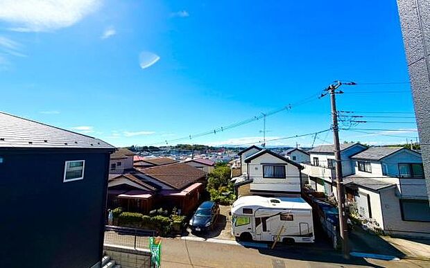 《眺望》　■目の前には気持ちの良い青空が広がります。開放的で開けた空間が望めます。