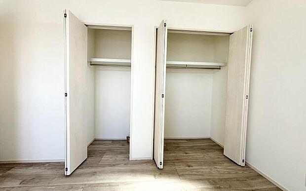 《収納》 ■室内をいつもすっきり保てる、収納力のあるクローゼット。