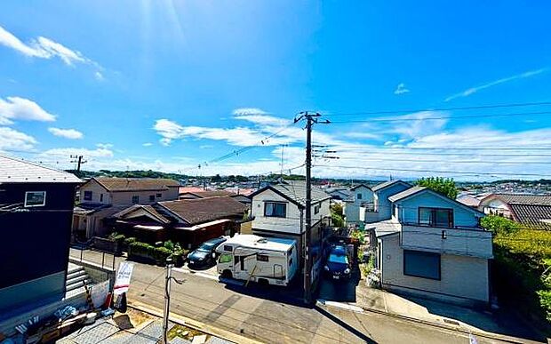 《眺望》 ■目の前には気持ちの良い青空が広がります。開放的で開けた空間が望めます。