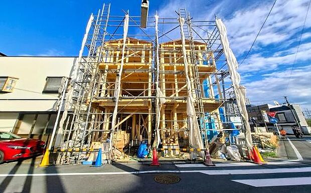 《現地》　さわやかな風が渡りたっぷり陽光がふりそそぐ立地。