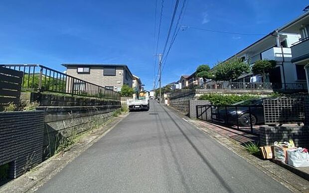 敷地前面道路東側からの写真