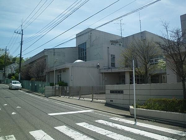 横浜市立荏子田小学校まで367m