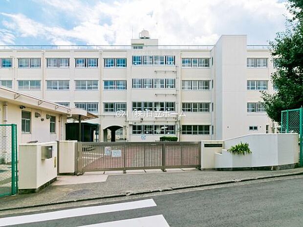 横浜市立南希望が丘中学校まで724m