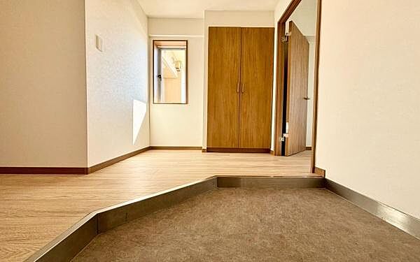 《玄関》■玄関ホールにもゆとりをもった設計ですので第一印象が違います。
